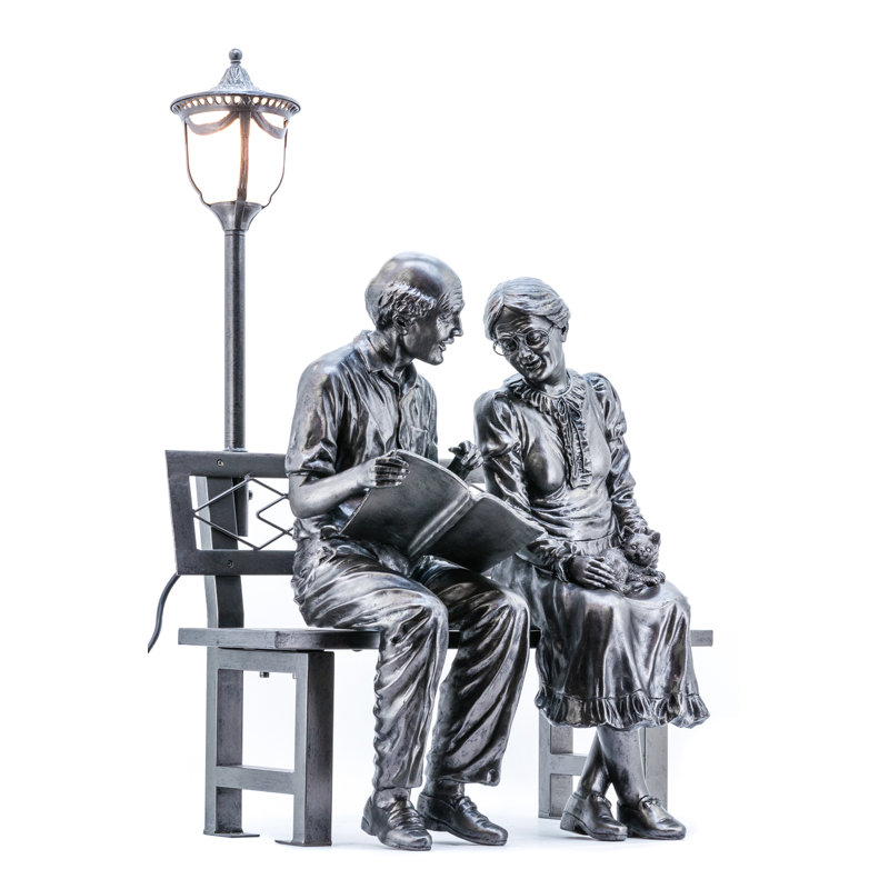 Statue décorative de jardin - Vieux couple avec lampadaire, H 72 po x l 44 po x P 34 po