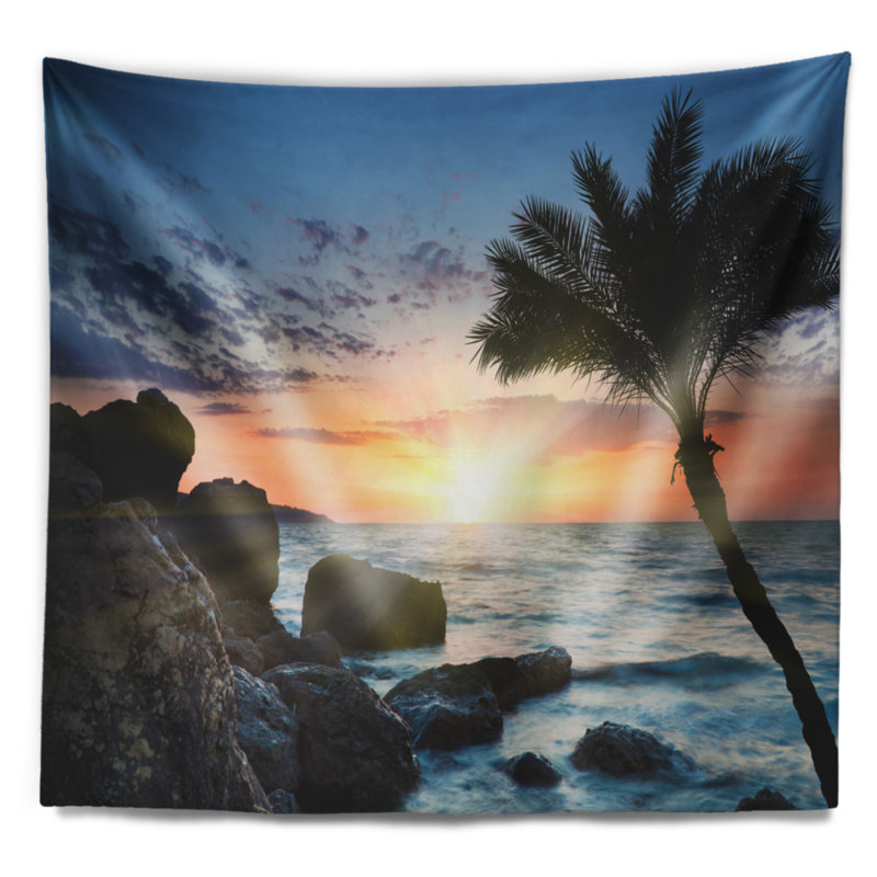 Tapisserie «Seashore Lonely Palm Tree on Rocky Beach», H 50 po x l 60 po