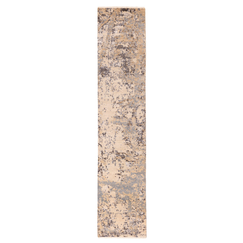 Tapis beige Legacy 2 pi 6 po x 12 pi 3 po