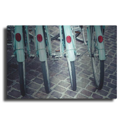 «Bicycle Line Up 1» par Jessica Reiss