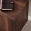 Table basse 16 po x 16 po x 16 po en panneau de fibres à densité moyenne en bois de noyer au design luxueux, décoration parfaite pour le salon.