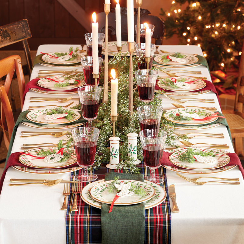 Holiday Plaid Dinner Plates, Set of 4