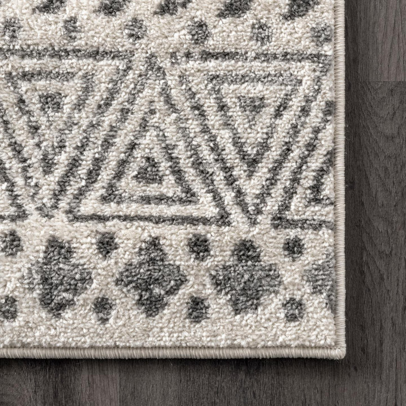 Sue Southwestern Gray Indoor / Outdoor Area Rug, Rectangle 5' x 8'