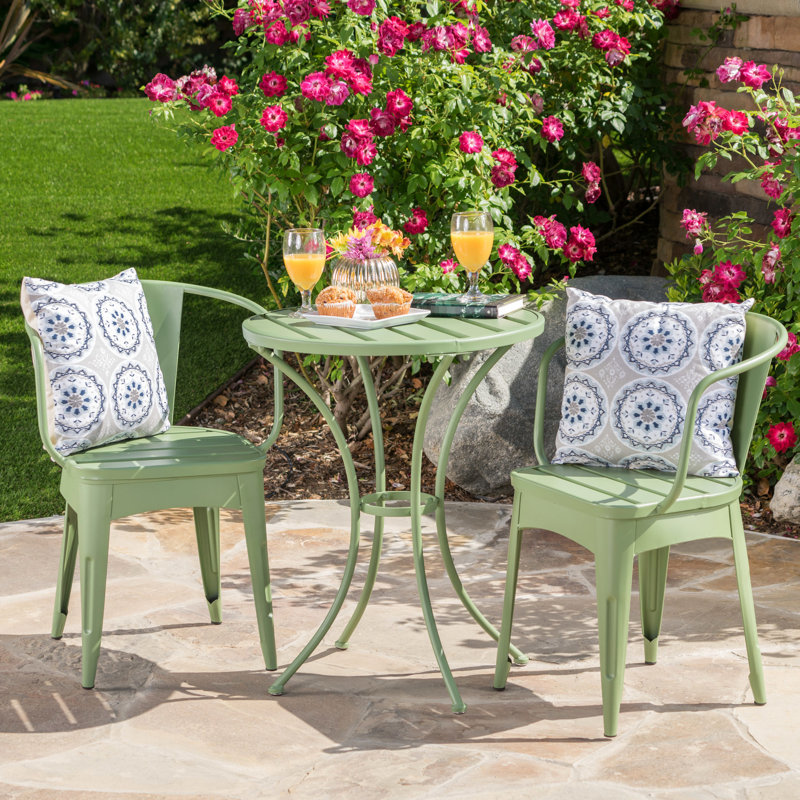 Ensemble bistro en métal 3 pièces, extérieur, résistant à l'eau, en fer, comprenant une table et des chaises hautes d'assise de 61,5 cm (24,24 po), profondeur d'assise de 41,3 cm (16,25 po), revêtement en poudre, 76,2 cm x 45,7 cm (30 po x 18 po).