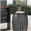Table d'appoint en métal, lignes simples, précises-491839890