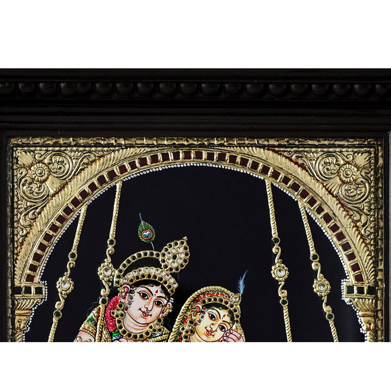 Divinités indiennes Radha Krishna sur une balançoire | Peinture encadrée de Tanjore avec or 24 carats