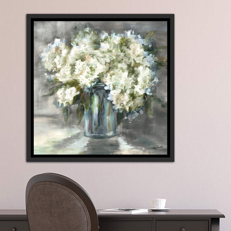 «White and taupe Hydrangeas Sill Life» par Tre Sorelle Studios - reproduction d'art, H 26 po x l 26 po x P 1,5 po