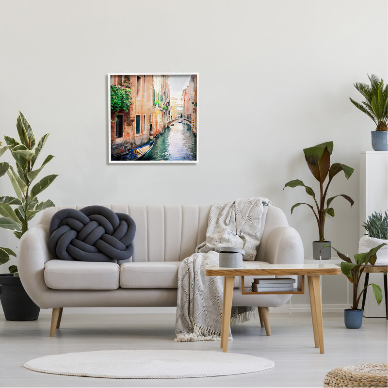 «Gondola In Canal On Wood» par LSR Design Studio, impression, H 24 po x l 24 po x P 1,5 po, Giclée encadrée blanc bord de mer