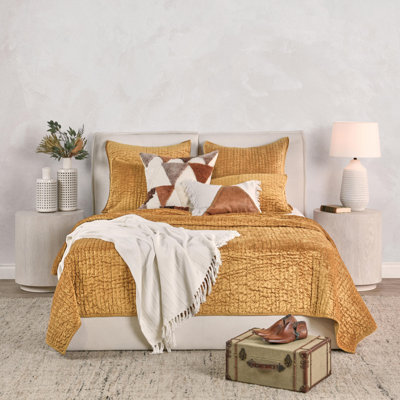Tasmin Velvet Quilt
