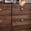 Armoire de rangement en noyer avec compartiments spacieux