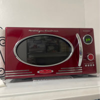 Nostalgia NRMO9RR Retro Microwave Oven, 0.9 Cu.Ft. Retro Red