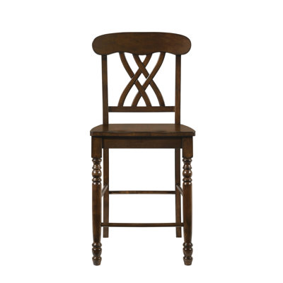 De 2 chaises sans accoudoirs à hauteur de comptoir au fini noyer, siège et dossier en bois, chevauchement en forme de X, pieds tournés à l'avant, haut bois massif avec ramure, siège carré, finition sur le tablier, capacité de poids de 220 lb,