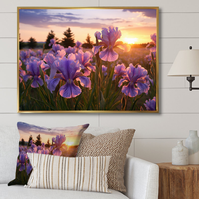 Champ d'iris mauve avec coucher de soleil II, Cadre flottant doré, H 12 po x l 20 po x P 1 po