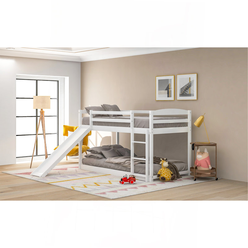 Lit superposé simple au-dessus d'un lit simple avec glissière convertible et échelle, blanc