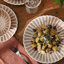 Service de vaisselle 12 pièces Gibson Elite Peach Orchard New Bone China pour 4, assiettes et bols cannelés en relief, va au lave-vaisselle et au micro-ondes, rose mauve-129010936