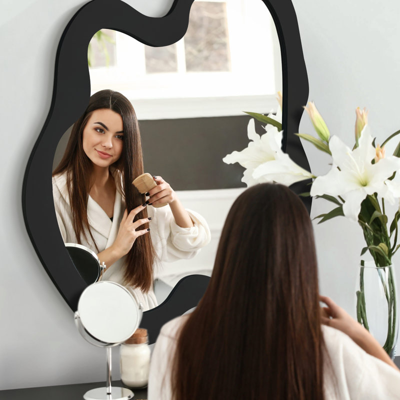 Miroir mural unique de forme irrégulière en bois, Noir, noir, noir, noir, 28 po x 20 po