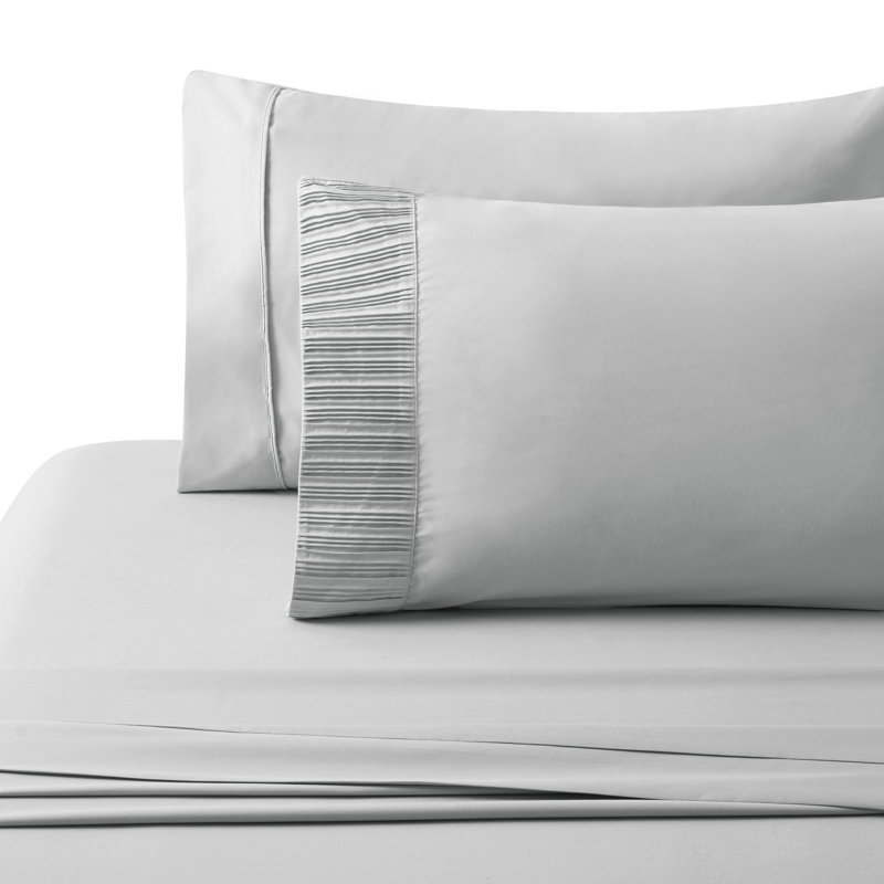 Ensemble de literie 6 pièces avec 4 taies d'oreiller plissées en rayonne de coton rayé ultra doux et soyeux pour toutes les saisons de Marina Marina Home Bedding Essentials