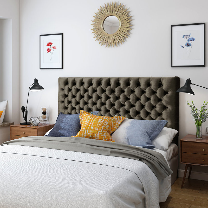 Tête de lit en velours gris à boutons, rehaussant la sophistication de la chambre à coucher et le style contemporain facile à assembler pour un grand lit