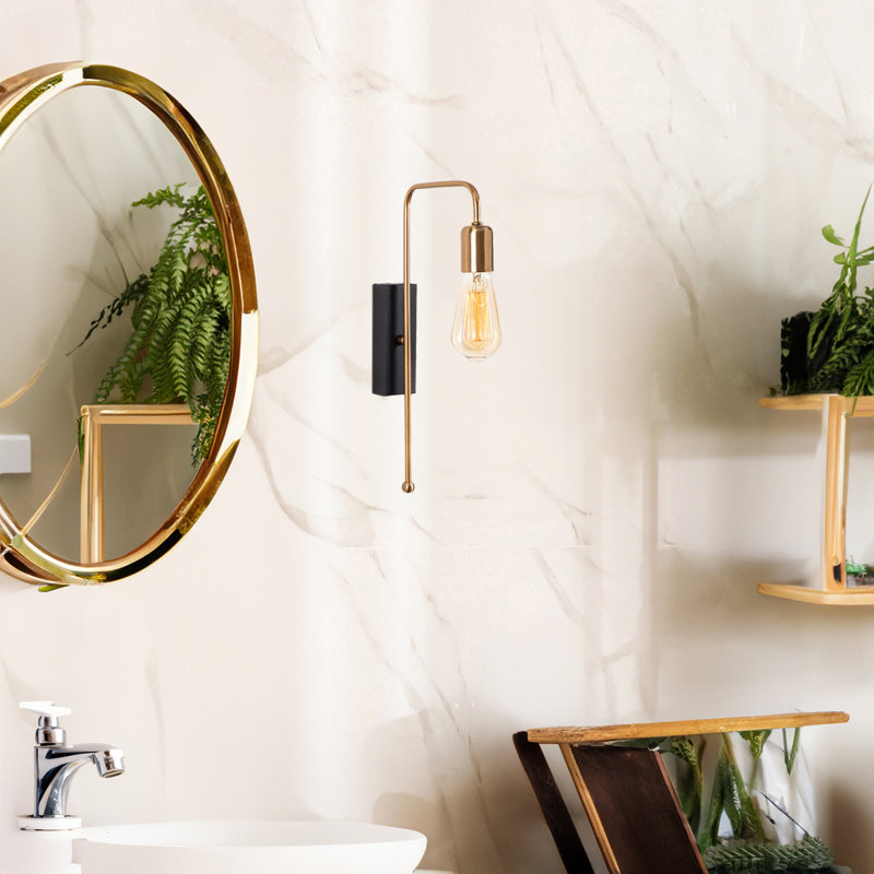 Suzen Armed Sconce
