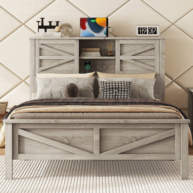 Lit double en bois rustique pleine grandeur avec tête de lit à double porte de grange coulissante et point de charge, support de lattes, teinte gris antique, lit plateforme sans sommier, lattes fixes et fixes, chatoyant