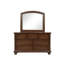 La commode et la commode avec une finition en bois et des boutons classiques combinent un charme traditionnel avec un rangement de chambre peu encombrant