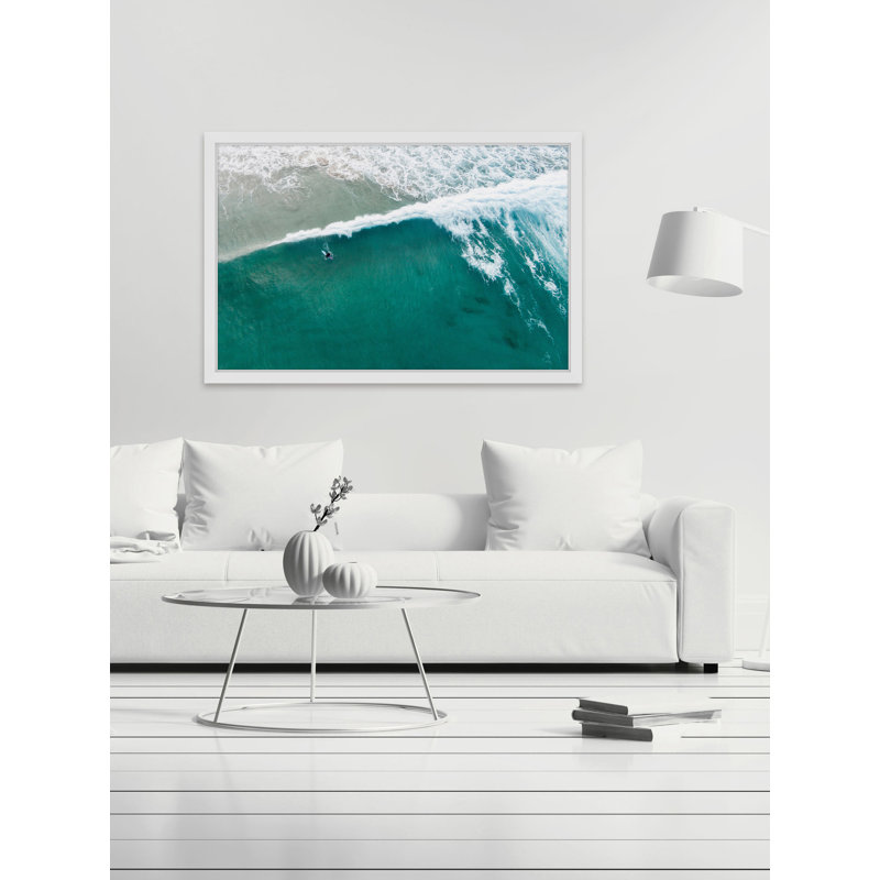 «Riding the Wave» par Karolis Janulis, reproduction de photo encadrée, 16" H x 24" W