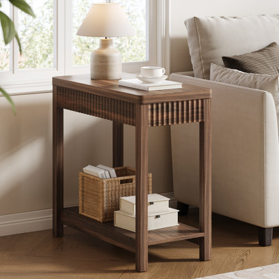 Ensemble de table de bout cannelée moderne de 24 po avec tablette de rangement ouverte, table d'appoint contemporaine pour le salon, la chambre à coucher et le bureau à domicile, table de chevet décorative avec design en bois texturé (ensemble de 2)