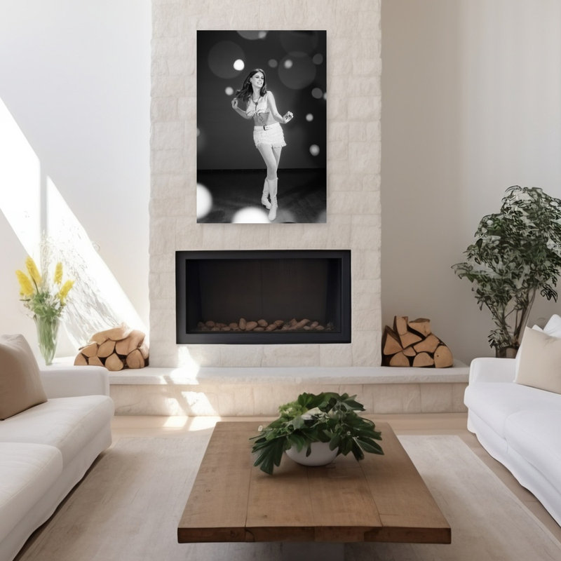 «1960S Woman Dancing In White», H 48 po x l 32 po