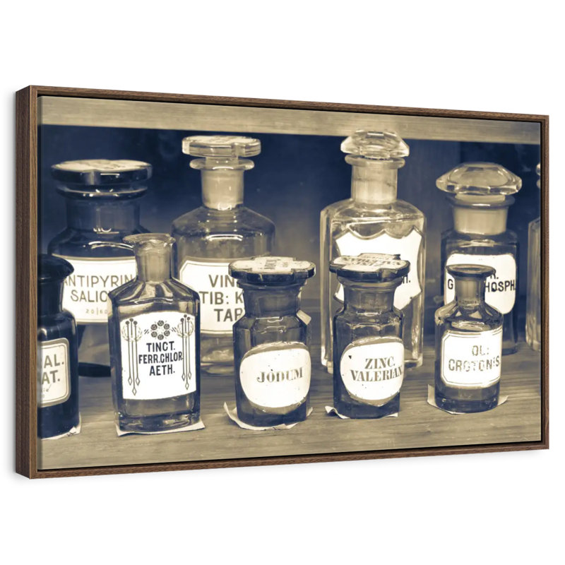 Bouteilles de pharmacie rétro, Cadre flottant en noyer, 40 po x 27 po