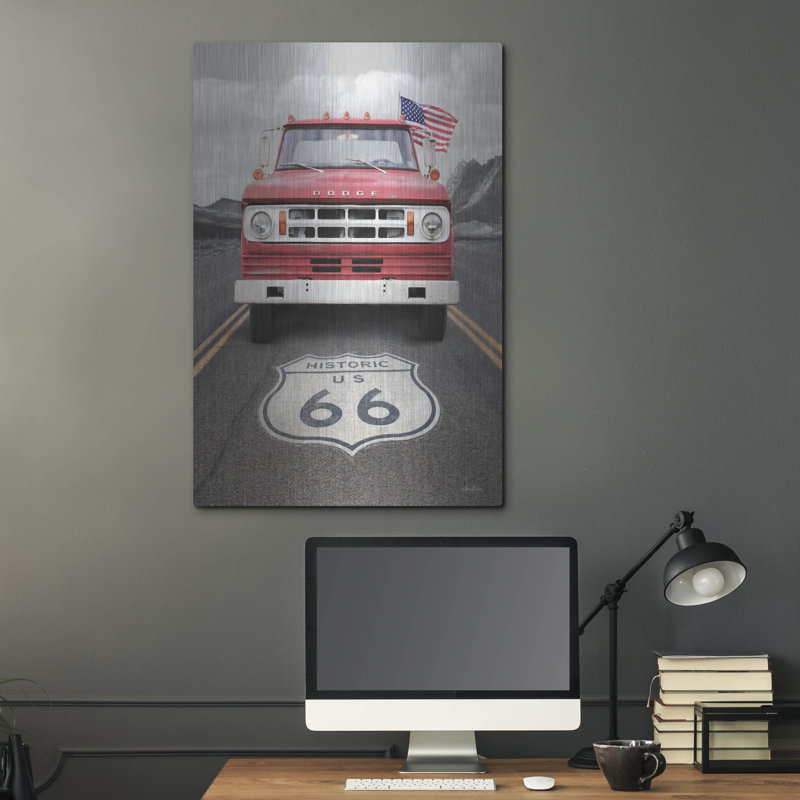 «Dodge on Route 66» par Lori Deiter de George Oliver, art mural en métal, 16 po x 24 po, H 36 po x l 24 po