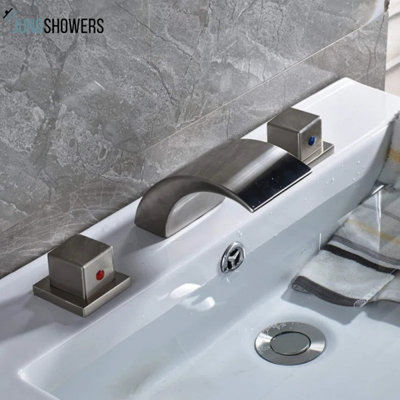 Chrome Single Handle Bathroom Sink Faucet with Compact Design