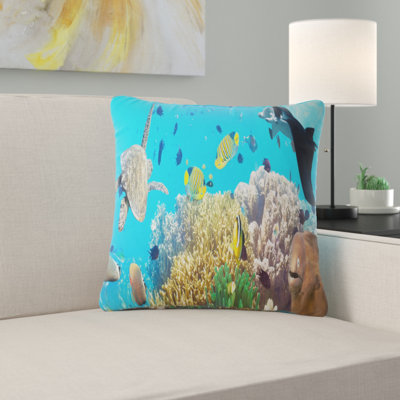 Coussin décoratif avec des créatures en mer sous l’eau