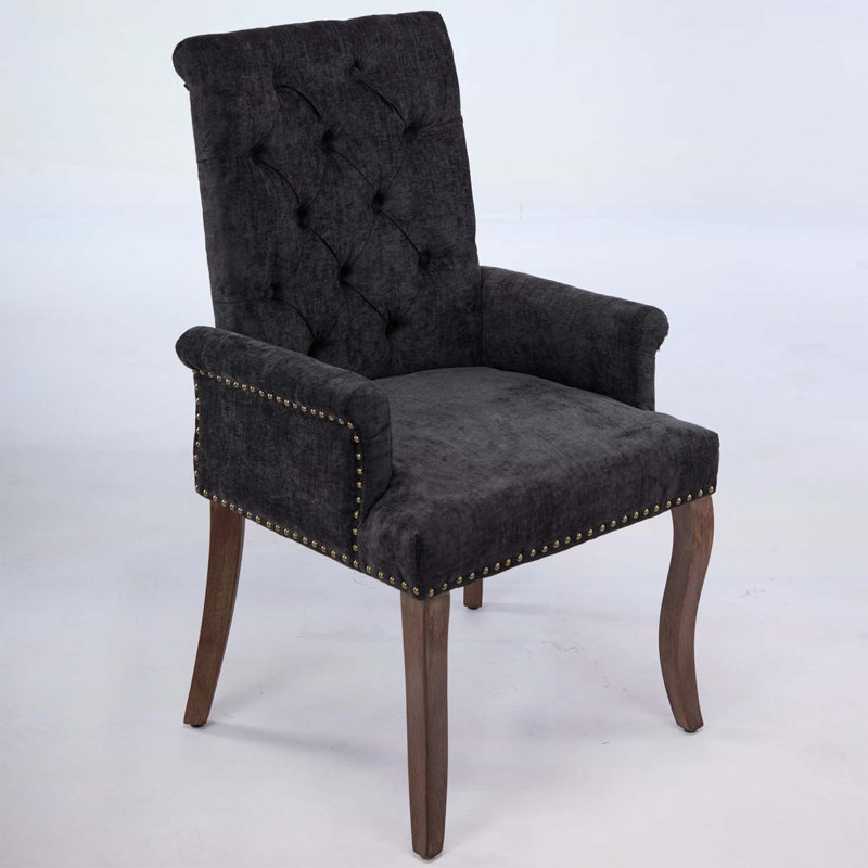 Élégante chaise de salle à manger rembourrée en chenille avec pieds en bois courbés et conception capitonnée, parfaite pour le confort et le style dans n'importe quelle pièce