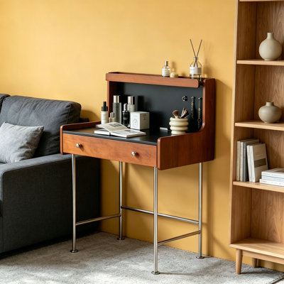 Petite coiffeuse de style européen