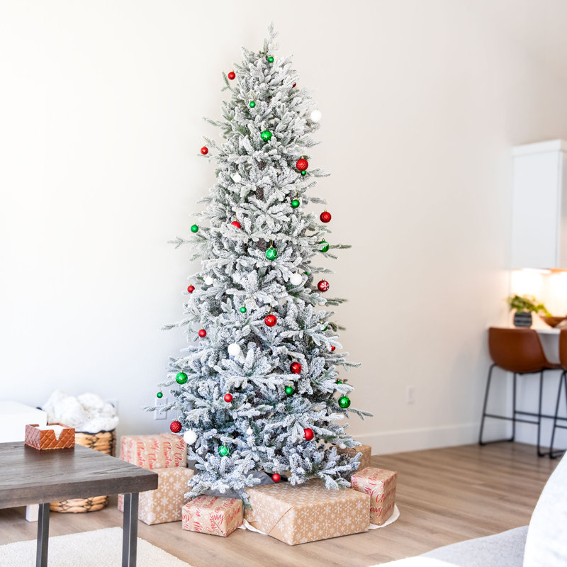 Arbre de Noël artificiel d'intérieur non éclairé enneigé avec support en métal et branches articulées - 8 pi