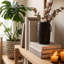 Vase décoratif en bois brun avec bordure en corde - Pièce rustique de maison de campagne