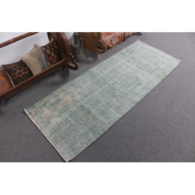 Élégant tapis de couloir turc vert pour les escaliers et les couloirs avec un design rétro anatolien