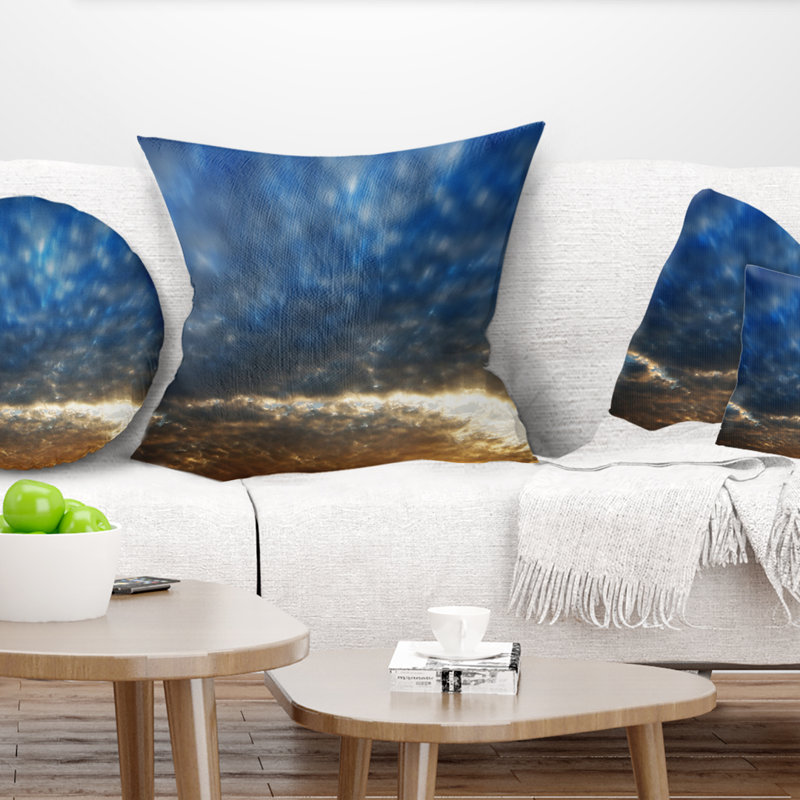 Dramatic Blue and Brown Skies - Coussin Sea & Shore, 16 po x 1 po, Coussin décoratif
