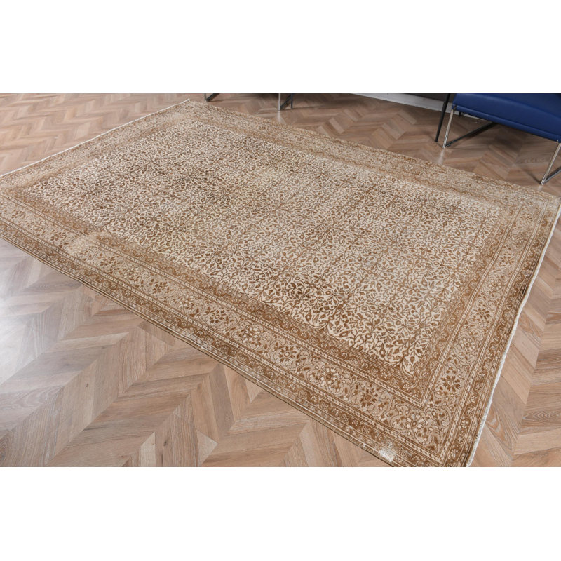 Authentique tapis turc vintage en laine, idéal pour un usage au salon, conçu dans un style traditionnel anatolien dans des tons de brun chaud