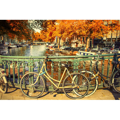 «Amsterdam Canal And Bikes» par Gianliguori - reproduction