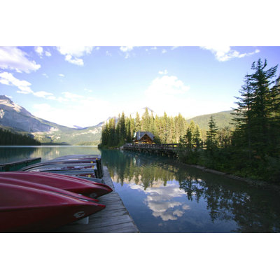 «Boat on Mountain Lake» par Karlnaundorf - Photographie sur toile tendue