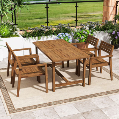 Ensemble repas en bois cinq pièces avec quatre chaises et une table de parasol rectangulaire