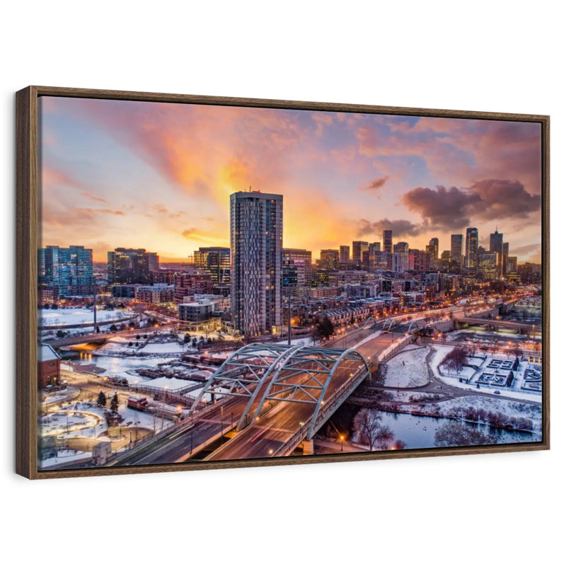 Coucher de soleil d'hiver à Denver, 19 po x 13 po, Cadre flottant noyer