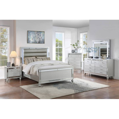 Sleek Modern Silver Tufted Faux Leather Bed 2x Nightstands LED 3pc Set Panel Bedframe Bedroom