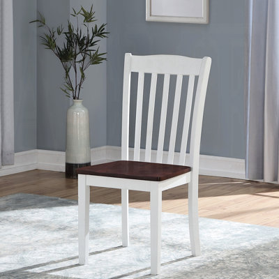 Deux chaises de salle à manger blanches et noyer à deux tons, dossier à lattes, siège de 18 pouces, bois d'hévéa bouleau, paquet de 41 chaises à dossier profond, noyer, profondeur, bois pour la pièce
