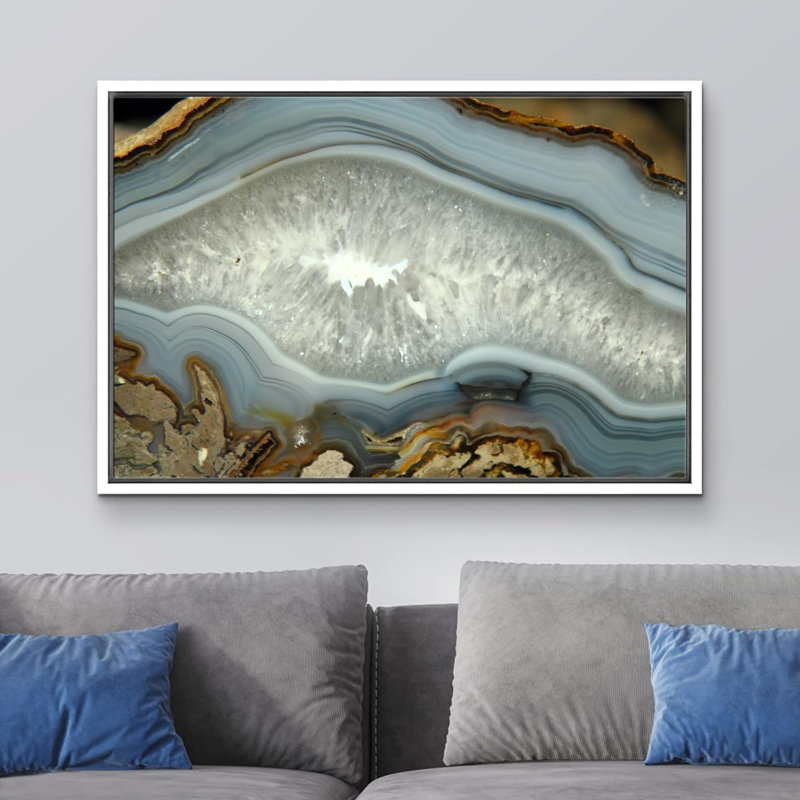 «Grey Abstract Gemmstone Agate Slice», reproduction d'art sur toile, H 16 po x l 24 po x P 1,5 po, Cadre flottant blanc