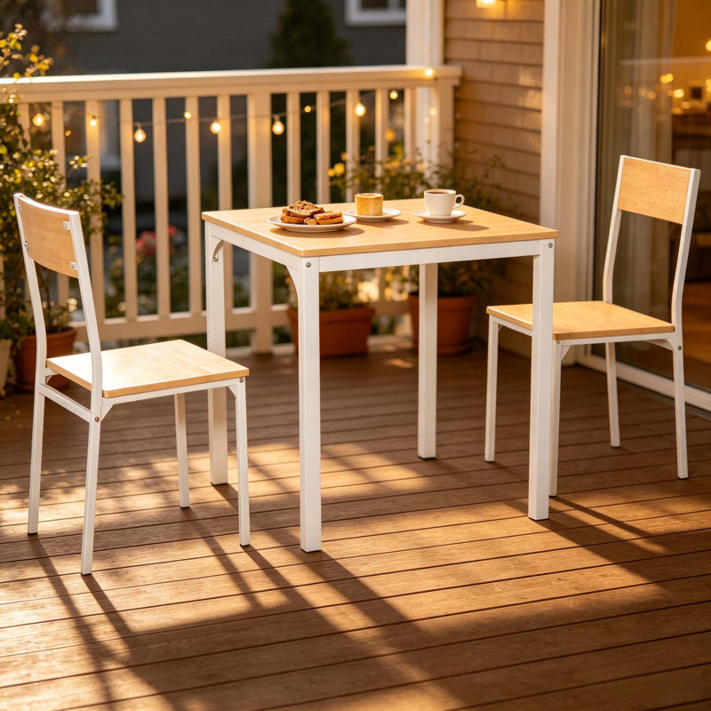 Ensemble de table et de salle à manger compacte de 3 pièces avec un design peu encombrant, une fabrication robuste en bois aggloméré et un style campagnard moderne et polyvalent.