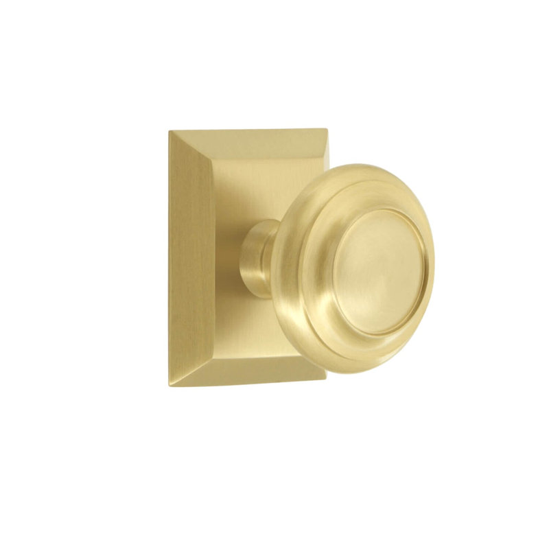 Rosette Grandeur Fifth Avenue Square avec bouton circulaire, Laiton satiné, 2.375"