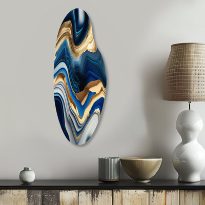 Vibrant bleu et agate dorée II - décoration murale asymétrique transitionnelle en métal, impression d'art en métal incurvé bleu