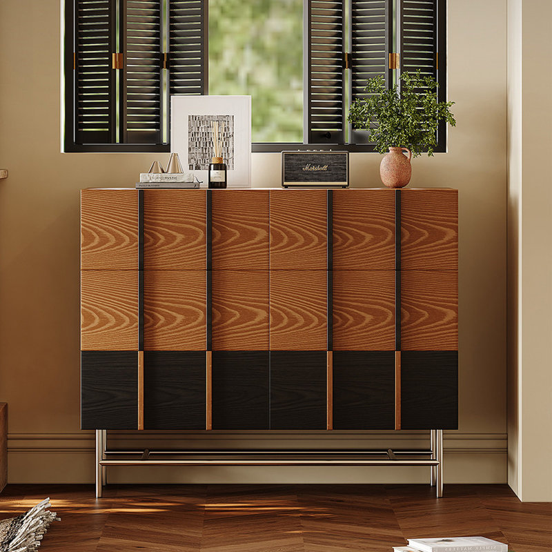 Commode d'appoint de style médiéval français